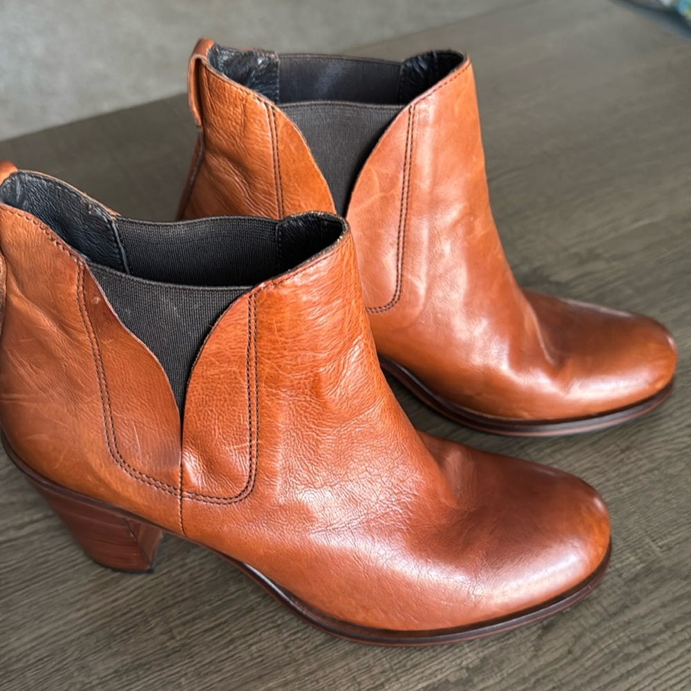 Boemos Chelsea Boots......👢 size 39 worn once!!